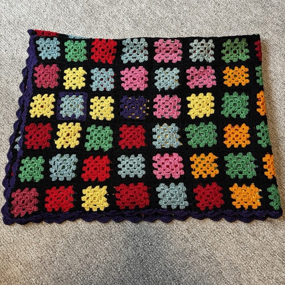 VTG GRANNY SQUARE Handmade Crochet Purple Ruffle Border 60x45 Afghan Throw 1970s - Picture 3 of 5